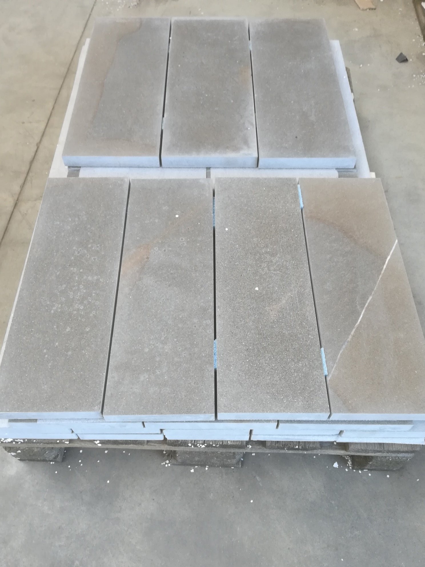 Revêtement vertical 60x15x2,5cm - Matériel: Stone Panel Pierre Orient - LOT 42327 - Quantité: 3m2